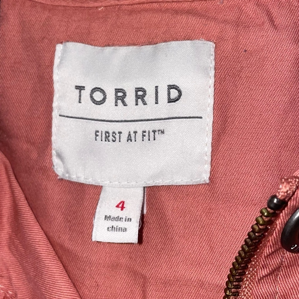 NEW Torrid Twill Hacci Sleeve Anorak Utility Jacket, Pink/Gray Plus Size 4X/26W - Picture 9 of 10